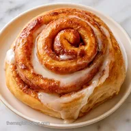 Cinnamon Rolls in 20 Minutes: Caramelized